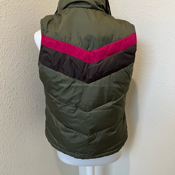 Old Navy puffer vest. Size xsmall. - Picture 4 of 6